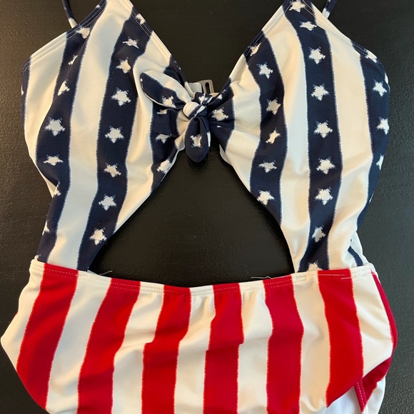 Xs American flag swimsuit - Picture 2 of 3
